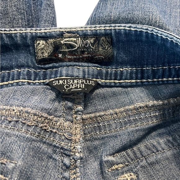 Silver Jeans Suki Surplus Capri - Picture 7 of 9